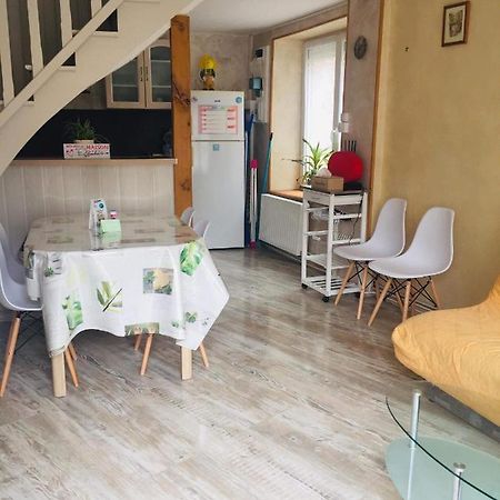 Jumeaux Petite Maison Au Coeur De L Auvergne מראה חיצוני תמונה