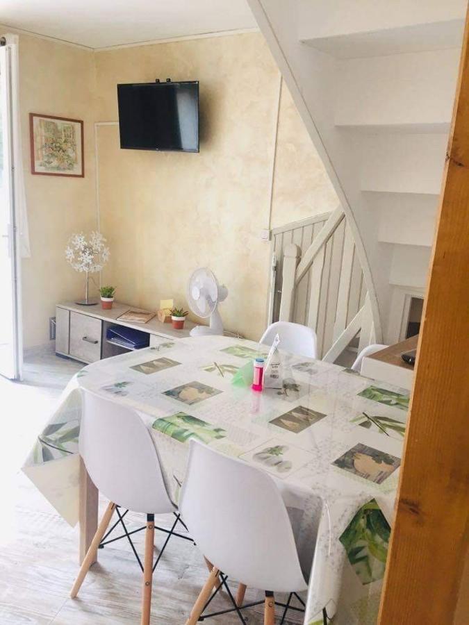 Jumeaux Petite Maison Au Coeur De L Auvergne מראה חיצוני תמונה