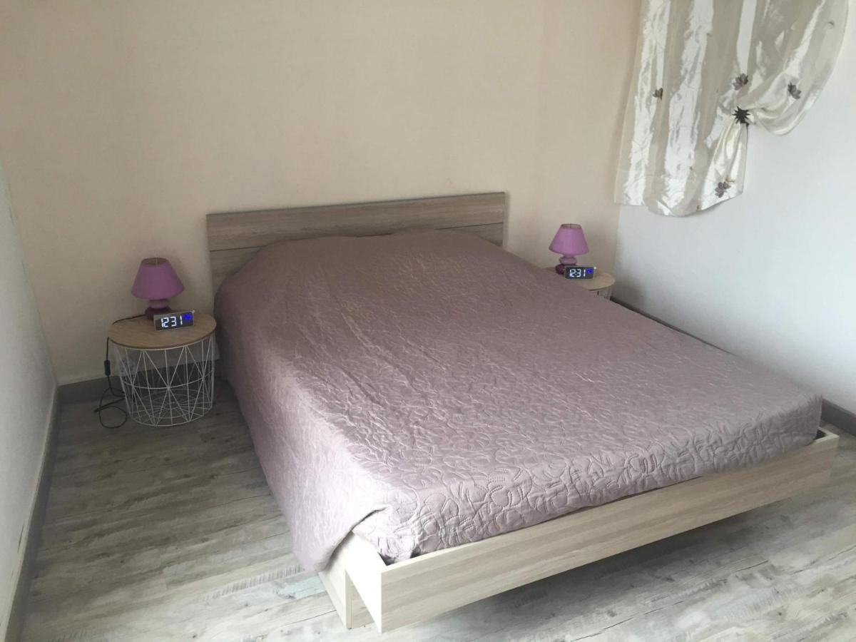 Jumeaux Petite Maison Au Coeur De L Auvergne מראה חיצוני תמונה